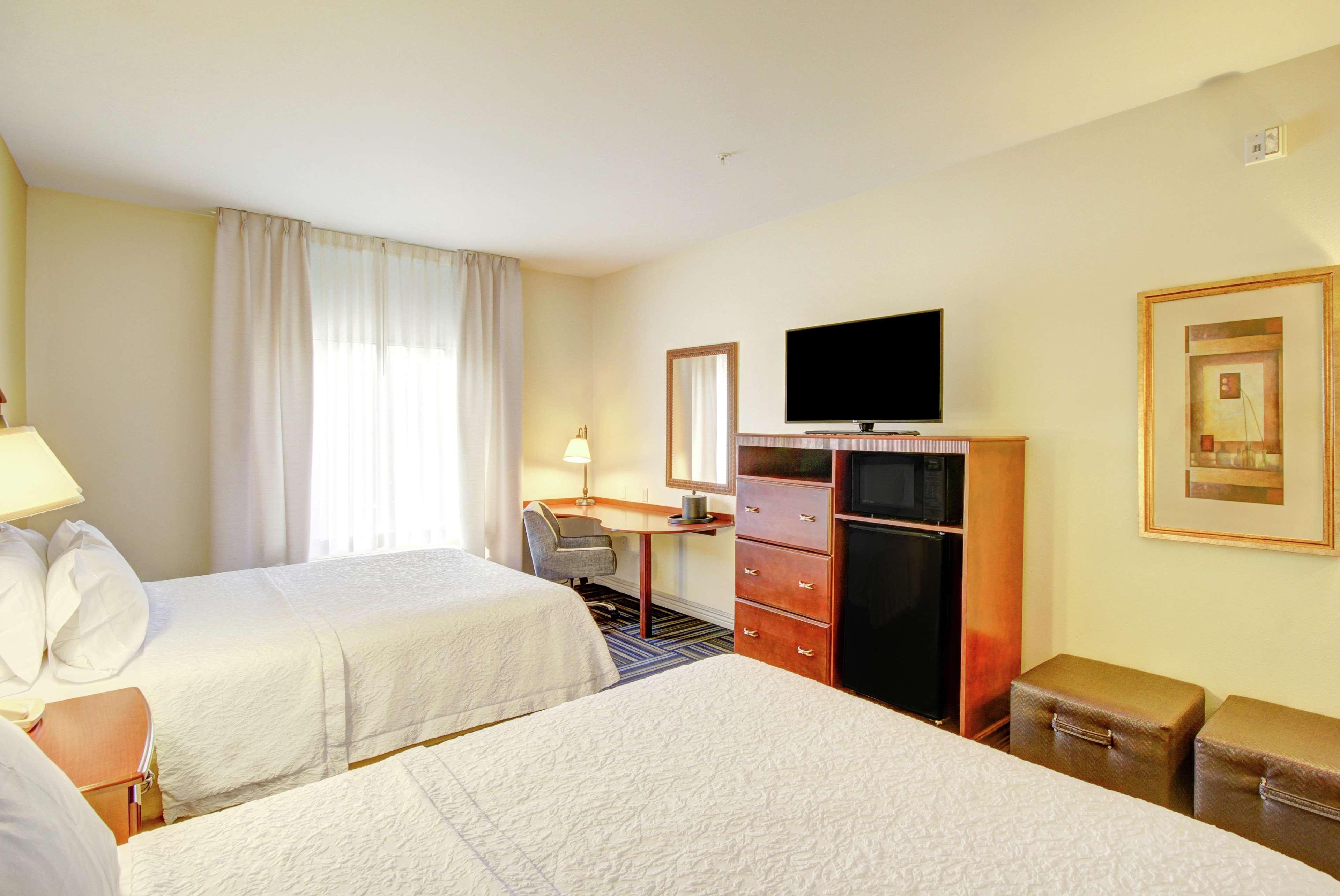 Hampton Inn And Suites Alexandria Exterior photo