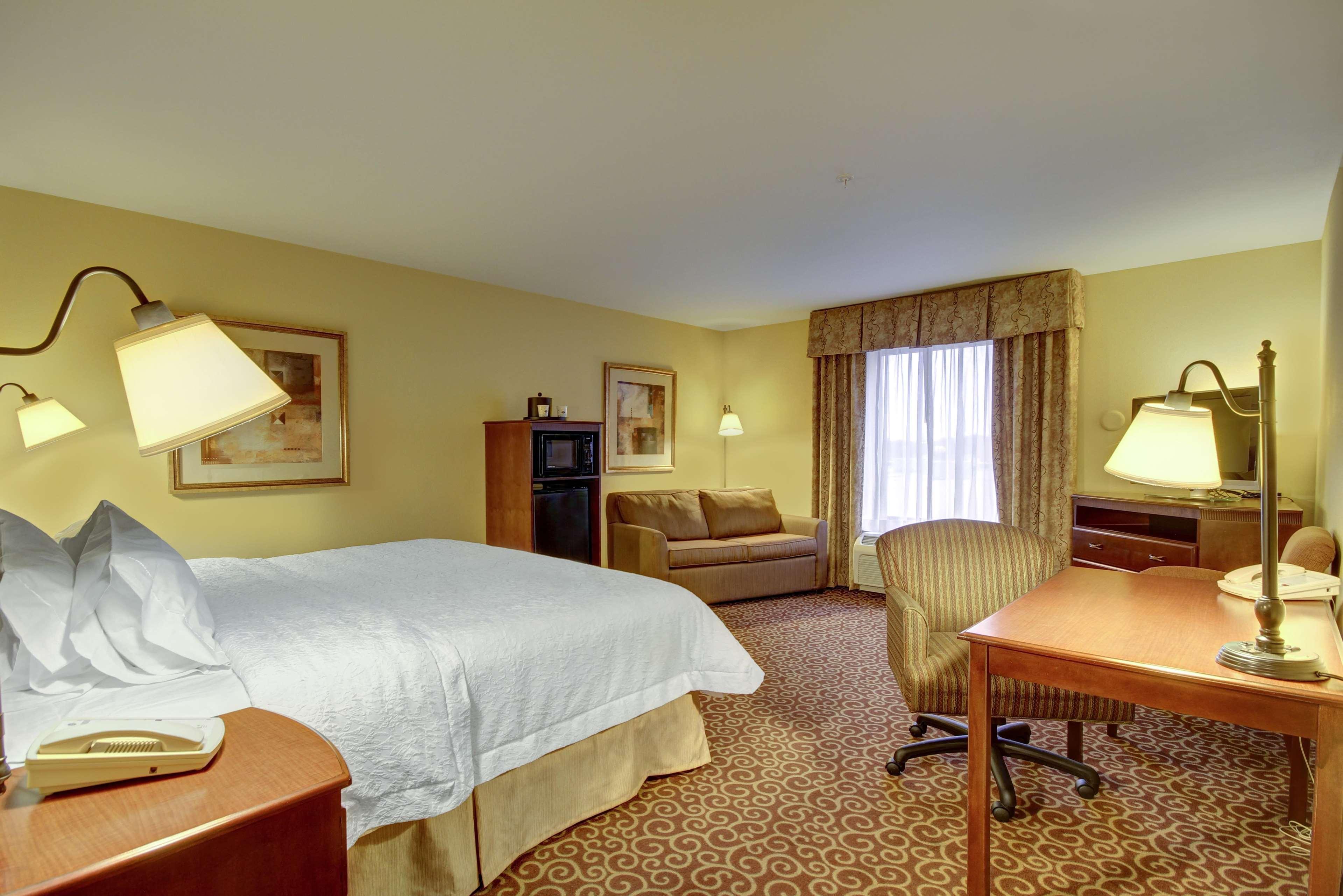 Hampton Inn And Suites Alexandria Exterior photo