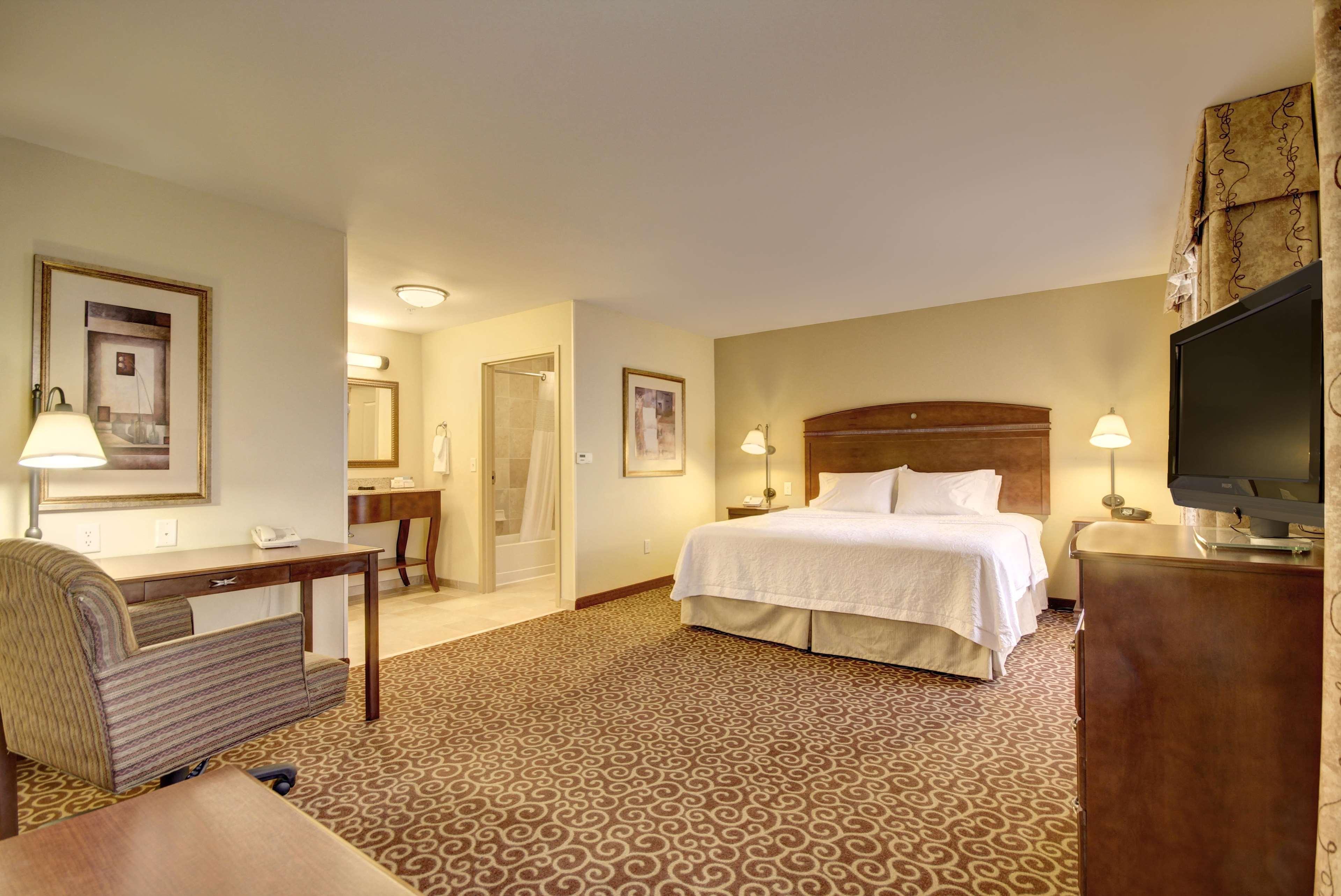 Hampton Inn And Suites Alexandria Exterior photo