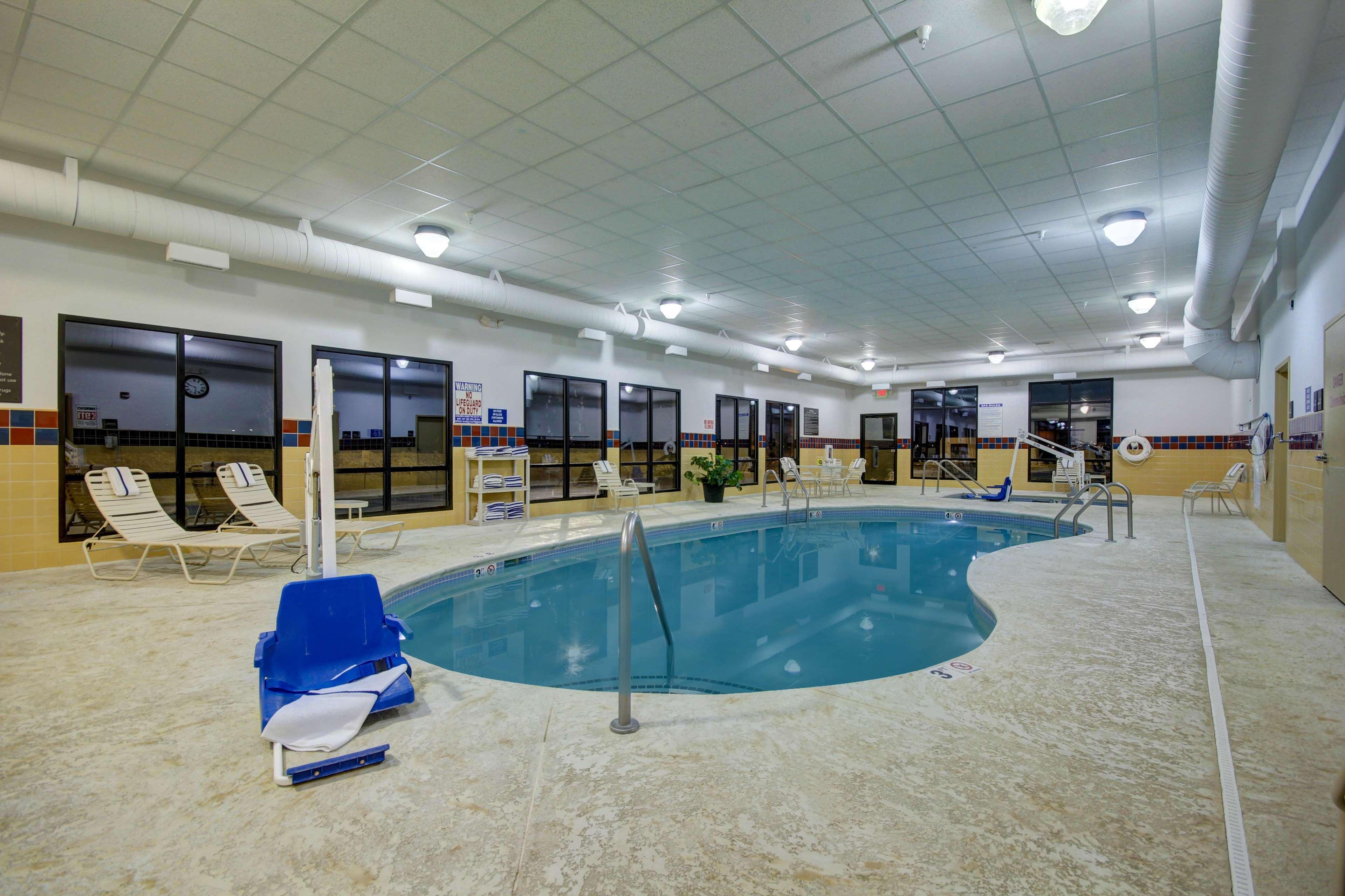 Hampton Inn And Suites Alexandria Exterior photo