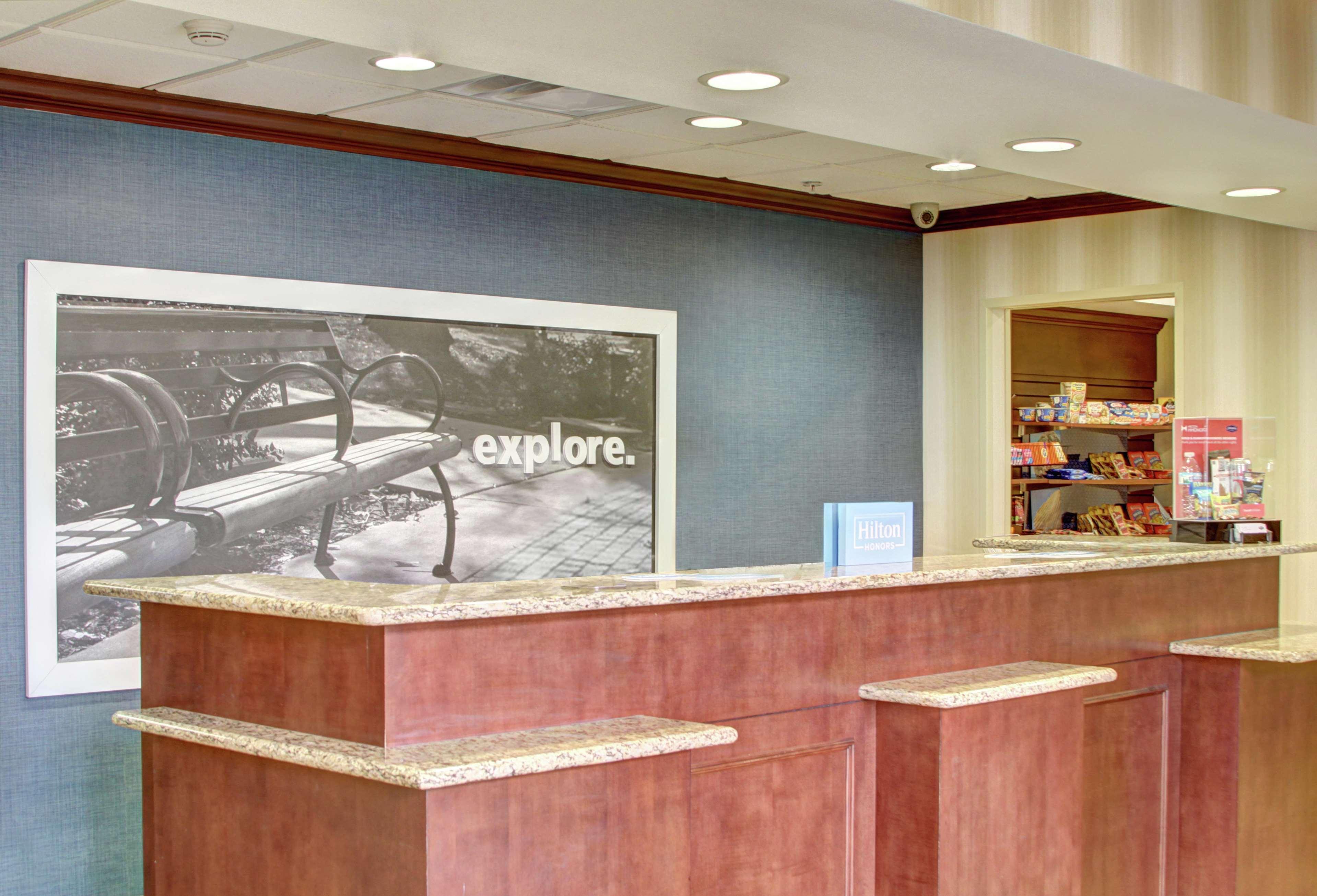 Hampton Inn And Suites Alexandria Exterior photo