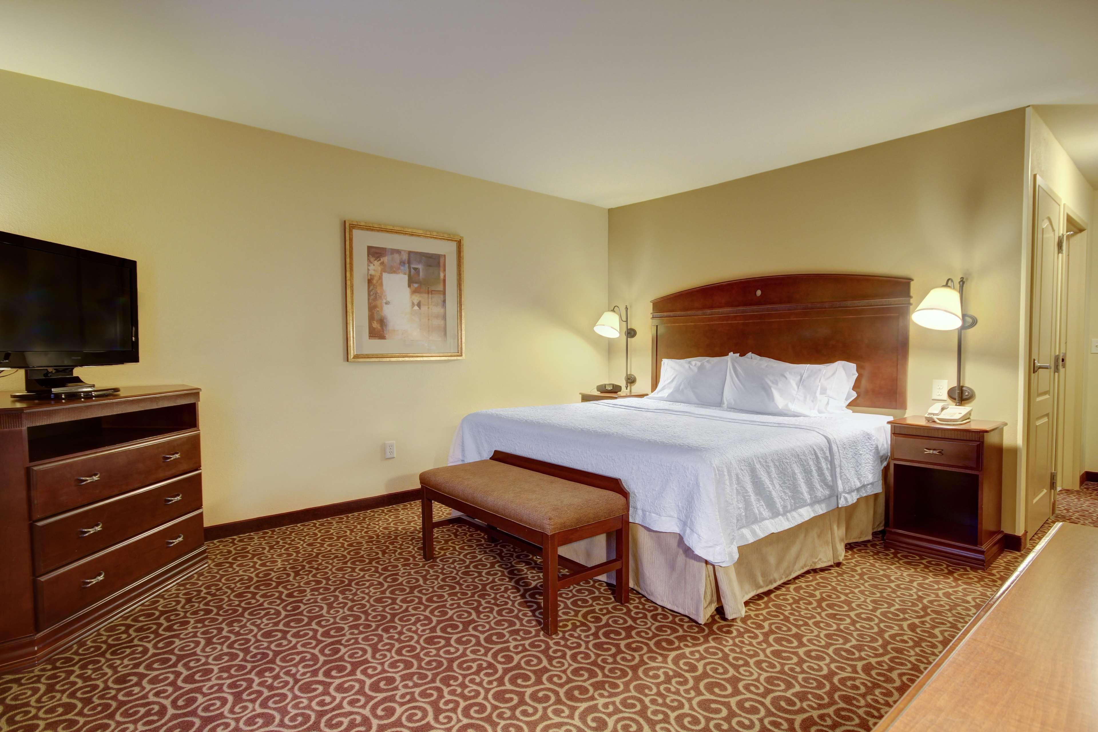 Hampton Inn And Suites Alexandria Exterior photo
