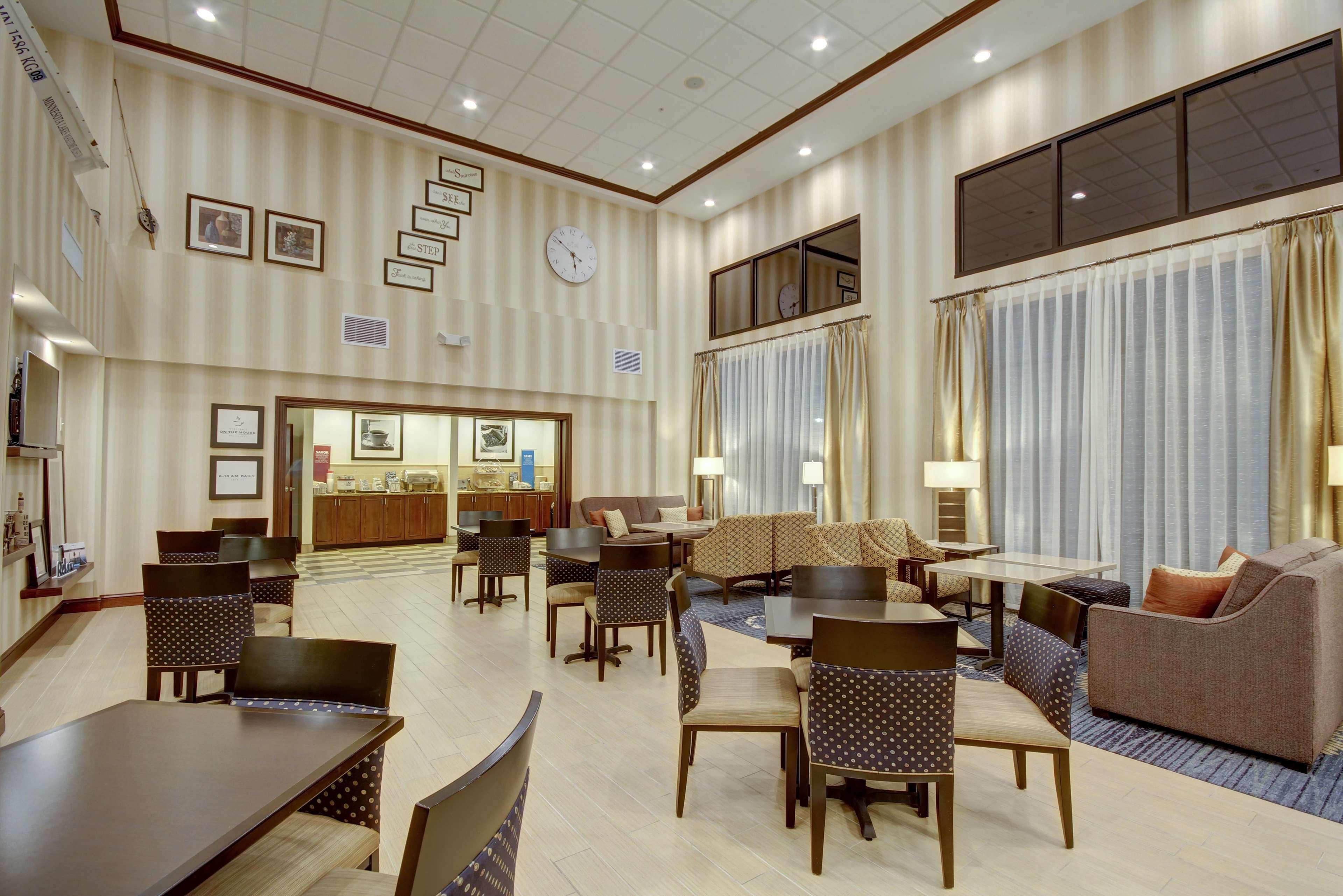 Hampton Inn And Suites Alexandria Exterior photo