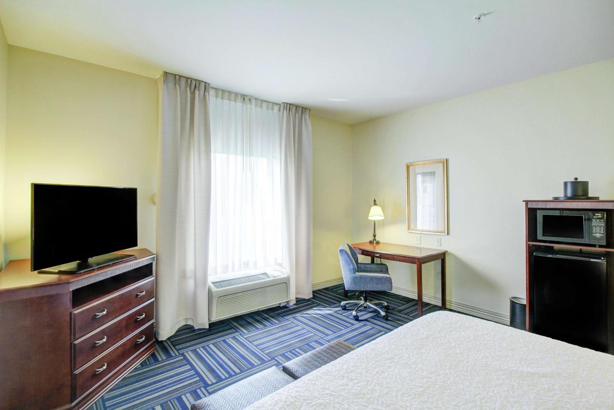 Hampton Inn And Suites Alexandria Exterior photo